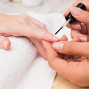 Dépose de vernis semi-permanent - mains